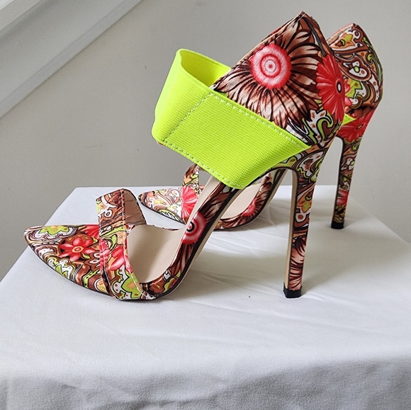 Neo Yellow/Brown Flower Printed Stilletos size 37 - Picture 7 of 7